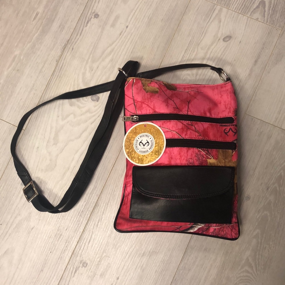 Realtree Pink Camo Canvas and Leather shoulder Cross Body Bag Zippered Pockets